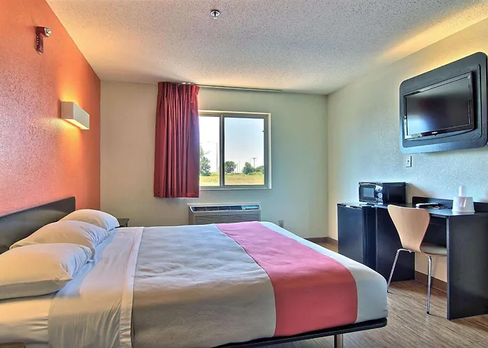Ameri Vu Hotel 4*