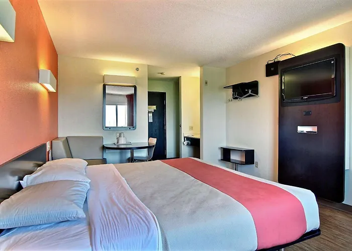 Ameri Vu Hotel 4*