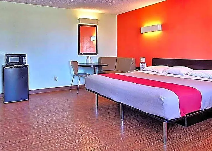 Ameri Vu Hotel 4*