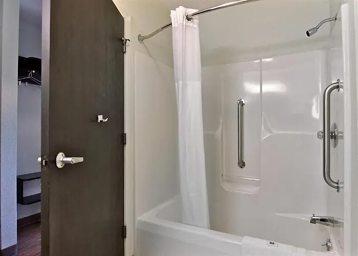 Ameri Vu Hotel 4*