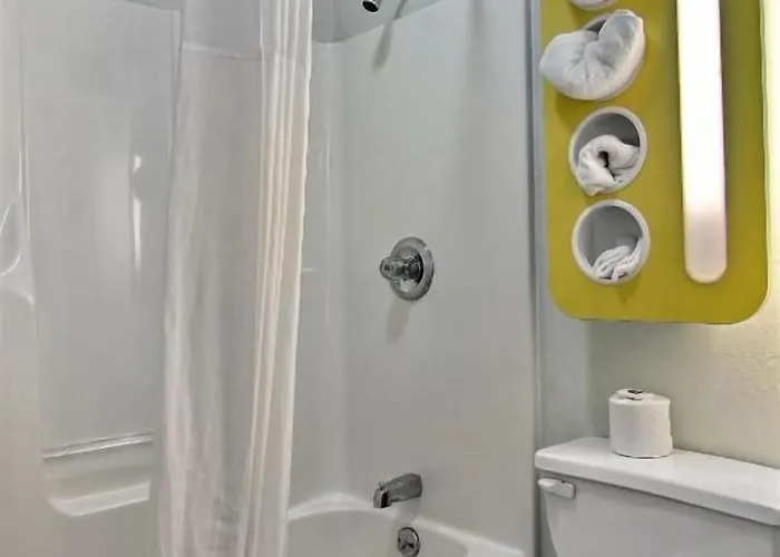 Ameri Vu Hotel