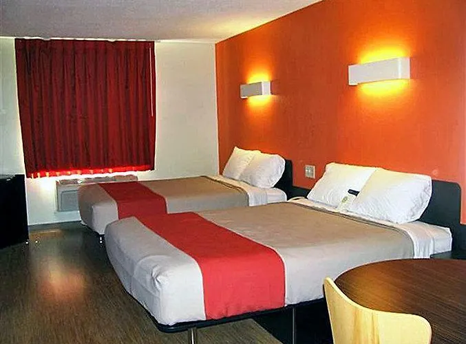 Ameri Vu Hotel 4*