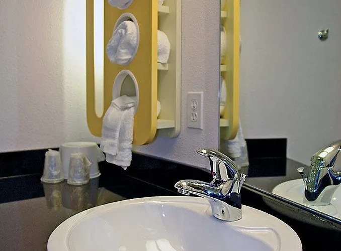 Ameri Vu Hotel 4*