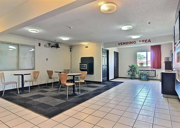 Ameri Vu Hotel 4*